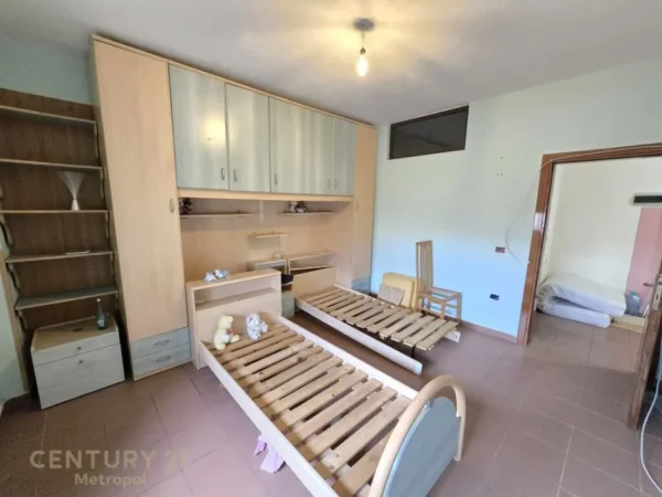 Tirane, shes apartament 2+1+Aneks+Ballkon Kati 4, 120 m² 210.000 € (Pazari i Ri)