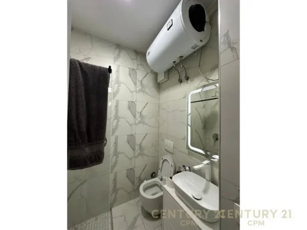 Tirane, jepet me qera apartament 1+1+Aneks+Ballkon Kati 1, 50 m² 600 € (5 Maji)