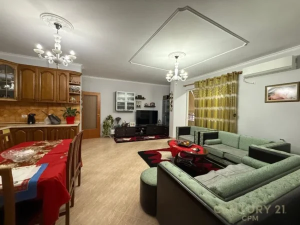 Tirane, shes apartament 2+1+Aneks+Ballkon Kati 7, 116 m² 250.000 € (Rruga e Kavajes)