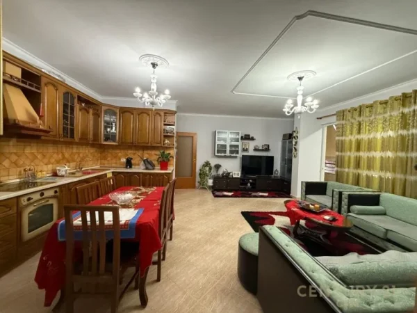 Tirane, shes apartament 2+1+Aneks+Ballkon Kati 7, 116 m² 250.000 € (Rruga e Kavajes)