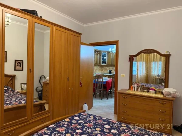 Tirane, shes apartament 2+1+Aneks+Ballkon Kati 7, 116 m² 250.000 € (Rruga e Kavajes)