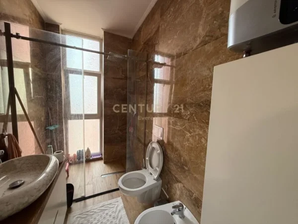 Tirane, shes apartament 3+1+Aneks+Ballkon Kati 6, 120 m² 222.000 € (RRUGA 5 MAJI)