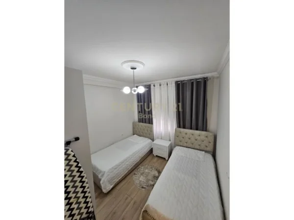 Tirane, shes apartament 2+1+Aneks+Ballkon Kati 1, 108 m² 215.000 € (Liqeni i Thatë)