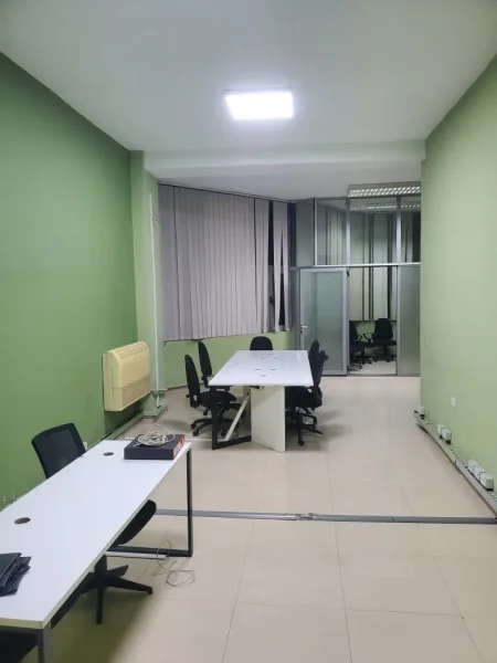 Tirane, jepet me qera zyre Kati 1, 150 m² (Komuna e Parisit)