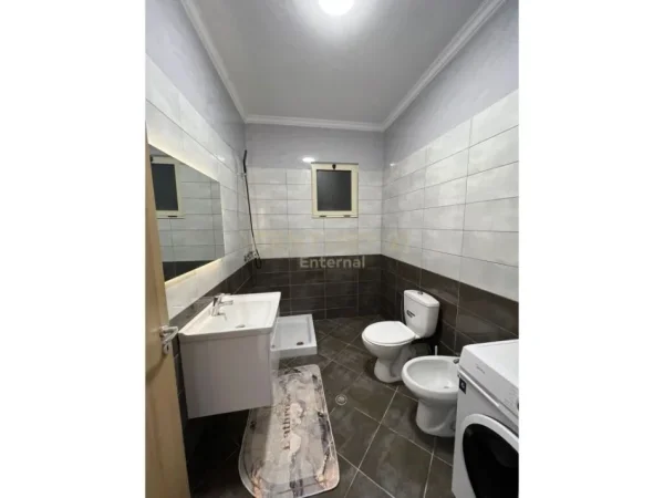 Tirane, shes apartament 2+1+Aneks+Ballkon Kati 8, 98 m² 143.000 € (Rezidenca Klensi)