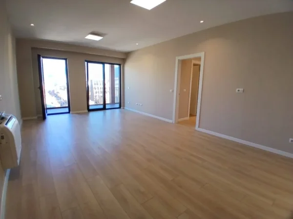 Tirane, jepet me qera ambjent biznesi Kati 1, 160 m² 1.400 € (tek Tirana Garden Building, Rruga e Kavajës.)