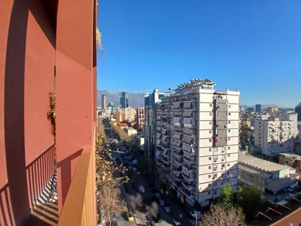 Tirane, jepet me qera ambjent biznesi Kati 1, 160 m² 1.400 € (tek Tirana Garden Building, Rruga e Kavajës.)