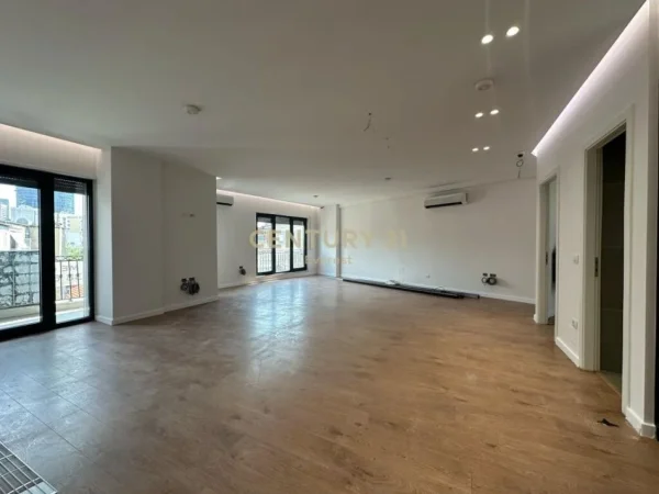 Tirane, jepet me qera zyre Kati 4, 143 m² 2.000 € (PALLATI MOXART)