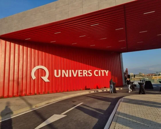 Tirane, shitet apartament 2+1+Ballkon Kati 5, 86 m² (Univers City)