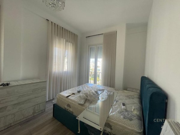 Tirane, jepet me qera Vile 3 Katshe Kati 3, 590 m² 2.500 € (TEG)
