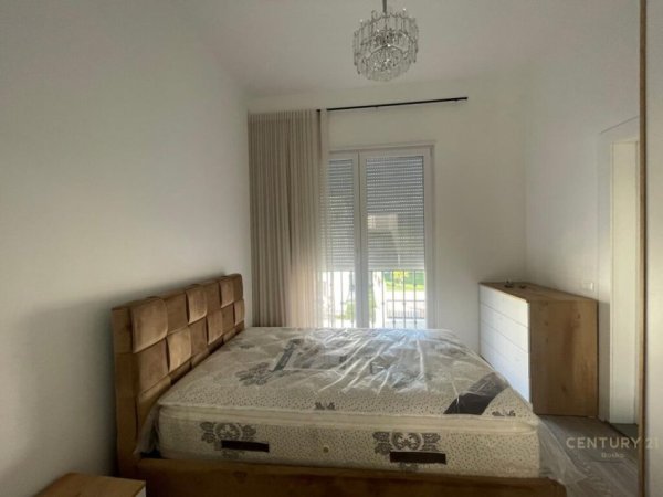 Tirane, jepet me qera Vile 3 Katshe Kati 3, 590 m² 2.500 € (TEG)