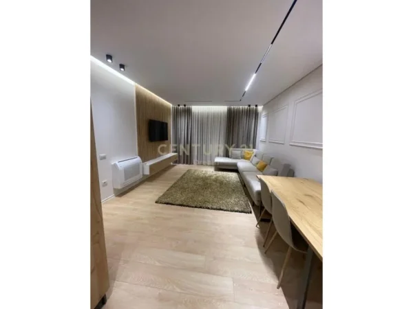 Tirane, jepet me qera apartament 2+1+Aneks+Ballkon Kati 4, 89 m² 1.100 € (LIQENI I THATE)