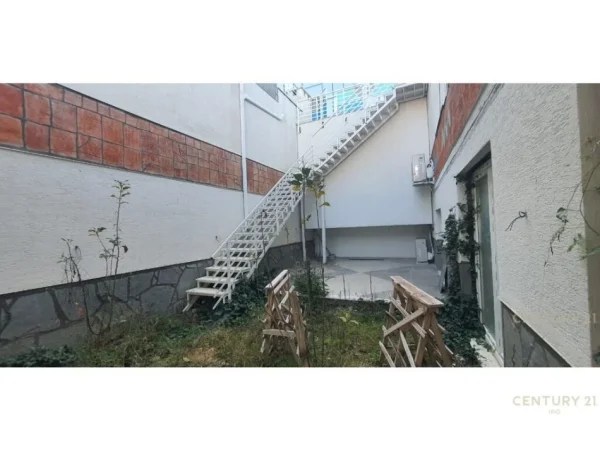 Tirane, shes Vile 3 Katshe Kati 3, 400 m² (Kodra e Diellit 2)