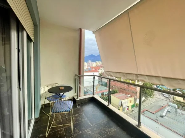 Tirane, jepet me qera apartament 1+1+Aneks+Ballkon Kati 6, 70 m² 750 € (Vilat Gjermane)