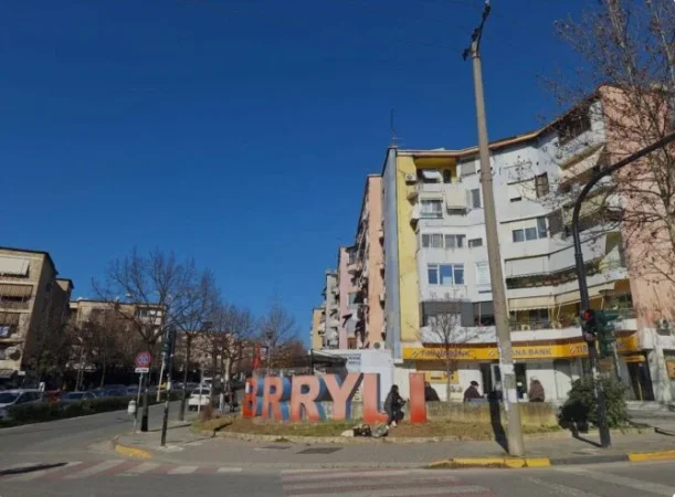 Tirane, shitet apartament 1+1 Kati 1, 115.000 € 