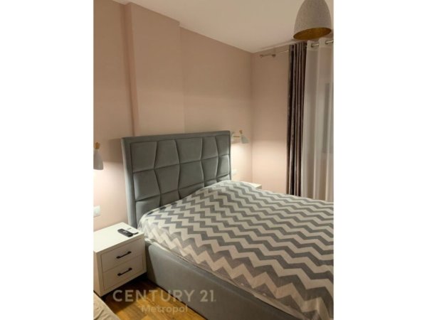 Tirane, jepet me qera apartament 2+1+Aneks+Ballkon Kati 2, 80 m² 1.000 € (ISH STACIONI I TRENIT)