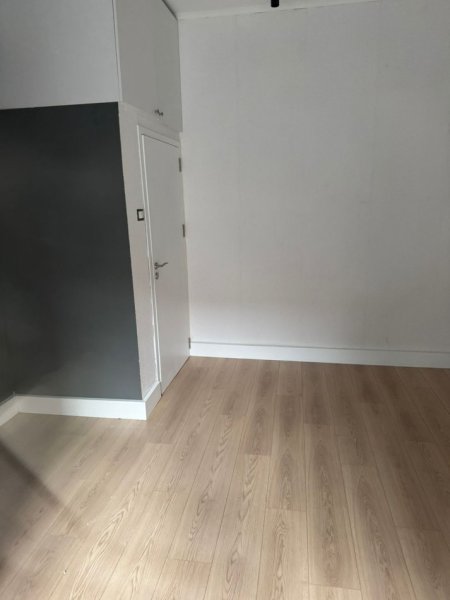 Tirane, jepet me qera ambjent biznesi Kati 0, 20 m² 500 € (SHESHI WILLSON)