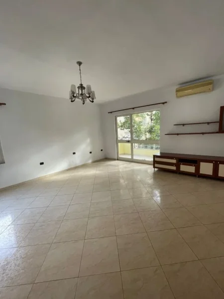 Tirane, jepet me qera zyre Kati 3, 156 m² 1.200 € (KOMUNA E PARISIT)