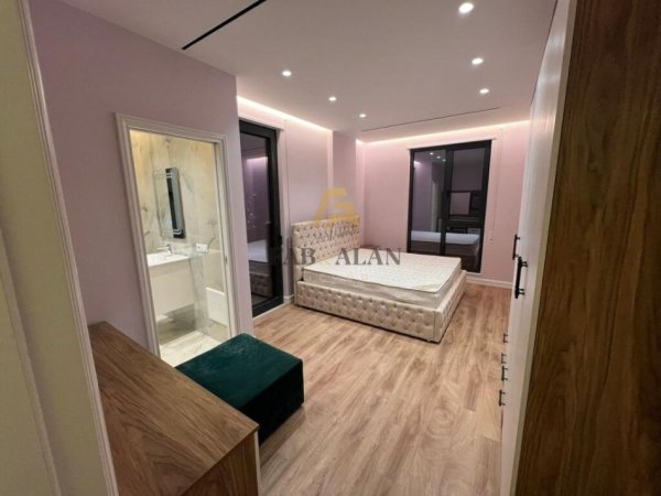Tirane, jepet me qera apartament 3+1+2 Kati 7, 1.000 € (Porcelan, prane Universitetit Europian te Tiranes)