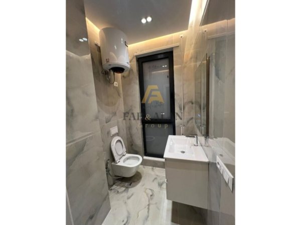 Tirane, jepet me qera apartament 3+1+2 Kati 7, 1.000 € (Porcelan, prane Universitetit Europian te Tiranes)