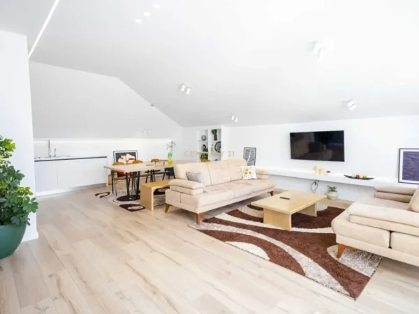 Tirane, shes apartament+verande | Penthouse 3+1+Aneks+Ballkon Kati 6, 173 m² 200.000 € (Tufinë)