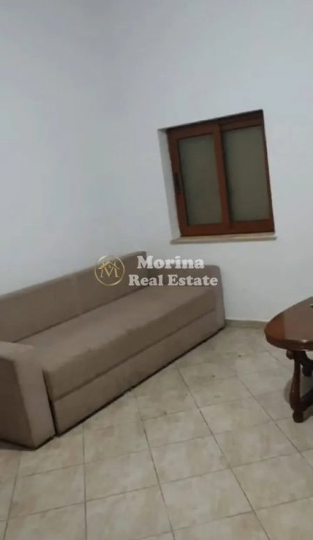 Tirane, jepet me qera garsonier 1 Katshe Kati 1, 25 m² 250 € (Ish Fusha e Aviacionit)