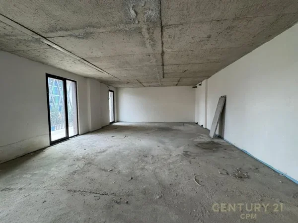 Tirane, jepet me qera zyre Kati 1, 157 m² 2.000 € (Rezidenca Altana)