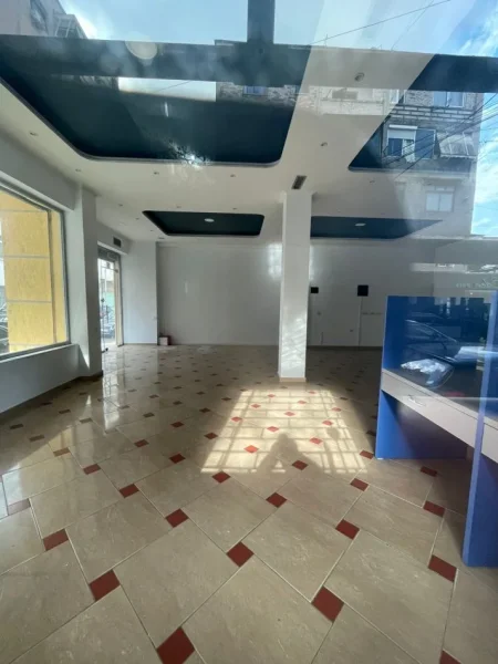 Tirane, jepet me qera ambjent biznesi Kati 0, 100 m² 850 € (VASIL SHANTO)