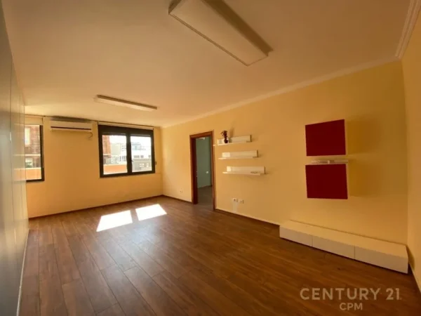 Tirane, jepet me qera zyre Kati 5, 130 m² 1.200 € (Bllok)