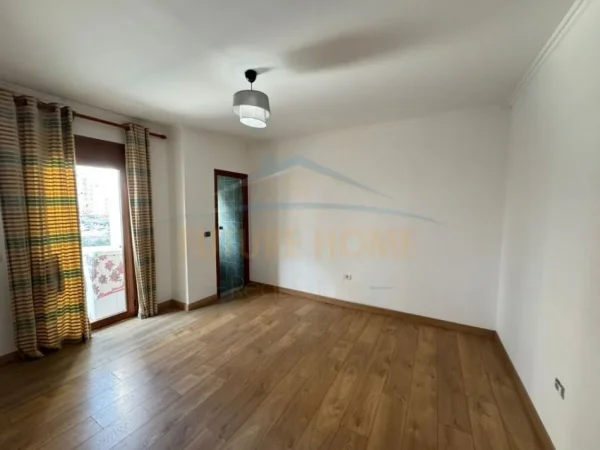 Tirane, apartament 3+1 Kati 3, 115 m² (unaza e re)