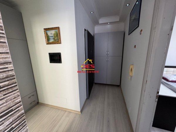 Vlore, jepet me qera apartament 1+1+Ballkon Kati 6, 70 m² 300 € (Rruga Gjergj Arianiti)