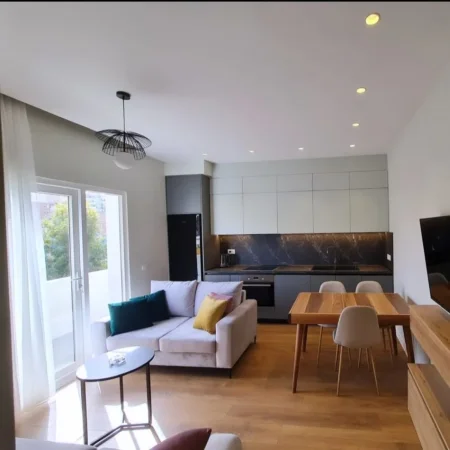 Tirane, shitet apartament 2+1 , 105 m² 245.000 € (21 Dhjetori)