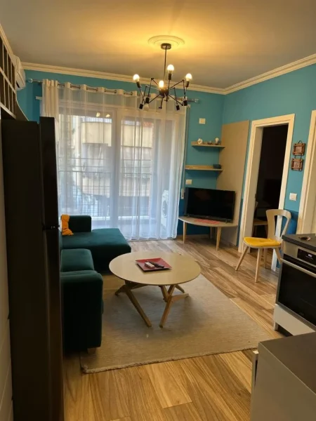Tirane, jepet me qera apartament 2+1 , 80 m² 600 € (Hotel Mondial)