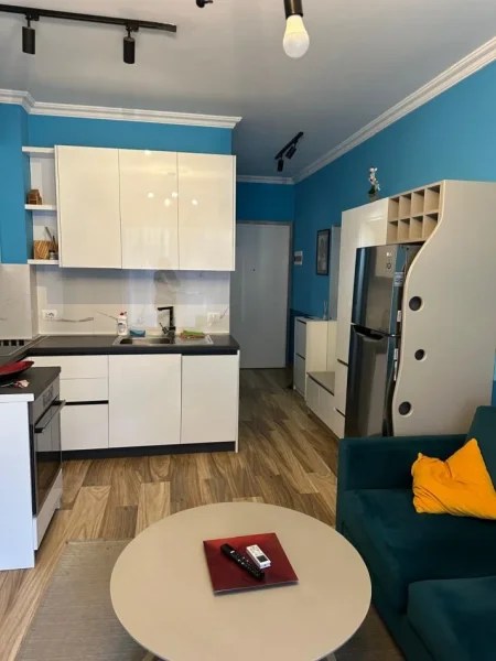 Tirane, jepet me qera apartament 2+1 , 80 m² 600 € (Hotel Mondial)