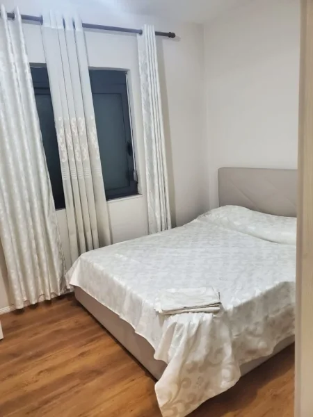Tirane, jepet me qera apartament 1+1 Kati 4, 70 m² 450 € (Rruga aleks buda)