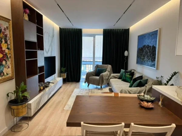 Tirane, jepet me qera apartament 1+1+Ballkon Kati 8, 80 m² 1000 €