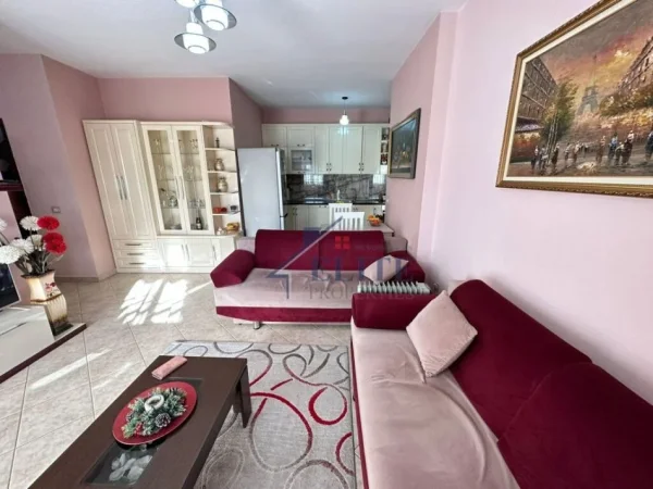 Tirane, jepet me qera apartament 2+1 Kati 6, 120 m² 600 € (Mine Peza)