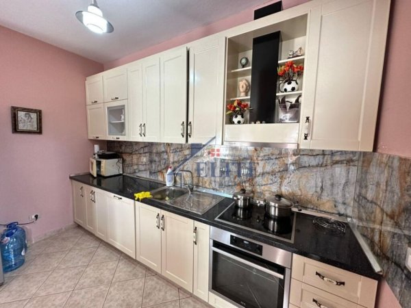 Tirane, jepet me qera apartament 2+1 Kati 6, 120 m² 600 € (Mine Peza)