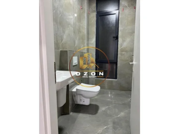 Apartament 2+1+2 për qira, i pa banuar më parë tek ish Sheshi Shqiponja!