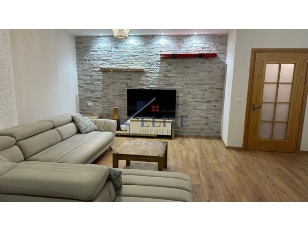 Tirane, jepet me qera apartament 2+1 Kati 7, 103 m² 650 € (Pallati me Shigjeta)