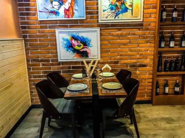 Tirane, jepet me qera bar-resorant Kati 0, 157 m² 2.000 € (RRUGA E DURRESIT)