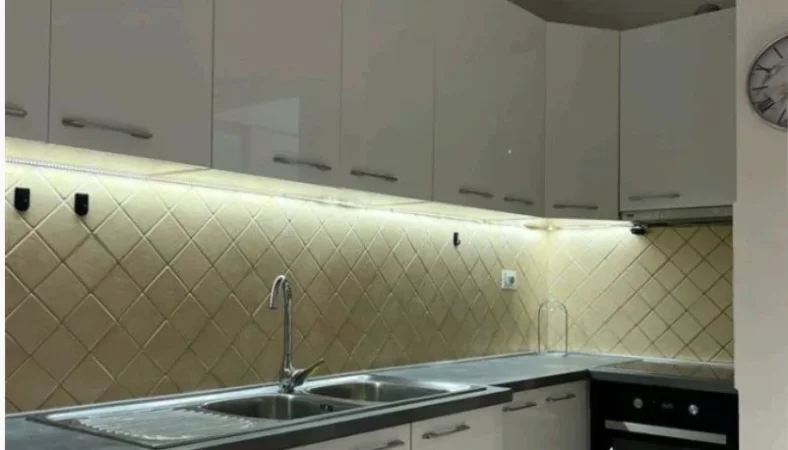 Tirane, jepet me qera apartament 1+1 Kati 6, 60 m² 600 € (Pazari i ri)