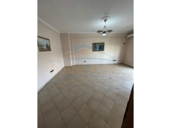 Tirane, shitet apartament 2+1+Ballkon Kati 6, 100 m² 250.000 € (ish ekspozita)