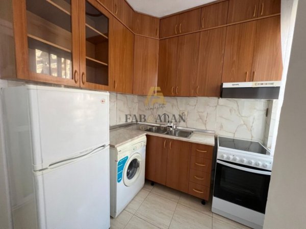 Tirane, jepet me qera apartament 1+1 Kati 3, 64 m² 660 € (Komuna e Parisit)