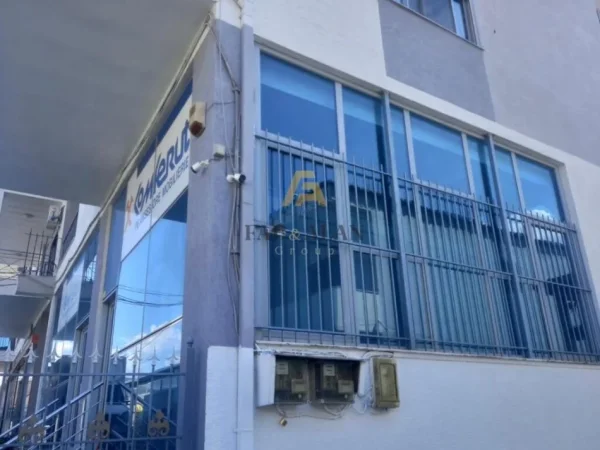 Tirane, jepet me qera dyqan Kati 0, 175 m² 1.000 € (Fushe Mezez)