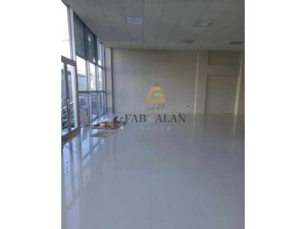 Tirane, jepet me qera dyqan Kati 0, 175 m² 1.000 € (Fushe Mezez)