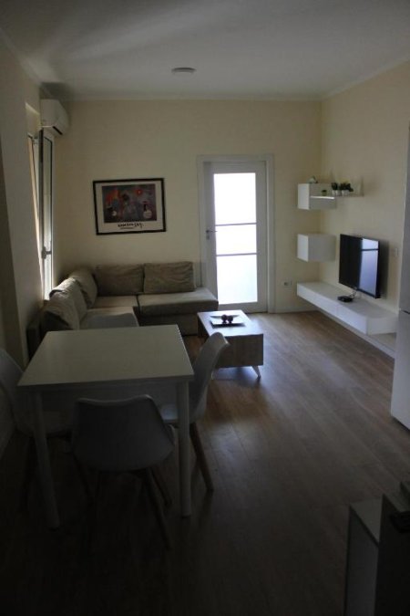 Tirane, jepet me qera apartament 2+1 Kati 3, 70 m² 601 € (Sheshi Skenderbej)