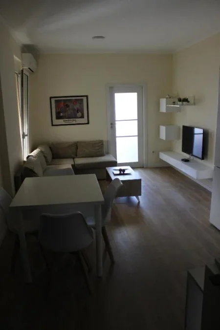 Tirane, jepet me qera apartament 2+1 Kati 3, 70 m² 601 € (Sheshi Skenderbej)