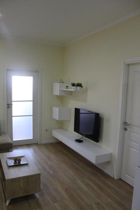 Tirane, jepet me qera apartament 2+1 Kati 3, 70 m² 601 € (Sheshi Skenderbej)