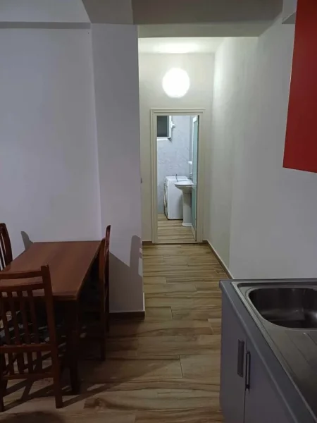 Durres, jepet me qera shtepi 1+1 Kati 0, 70 m² (Kenete)